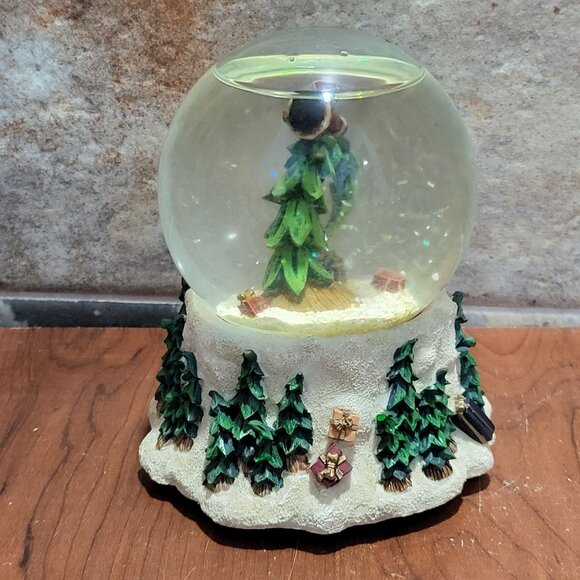 Here Comes Santa Claus Christmas Snow Globe Music Box Plays Jingle Bells Tune - Picture 2 of 12